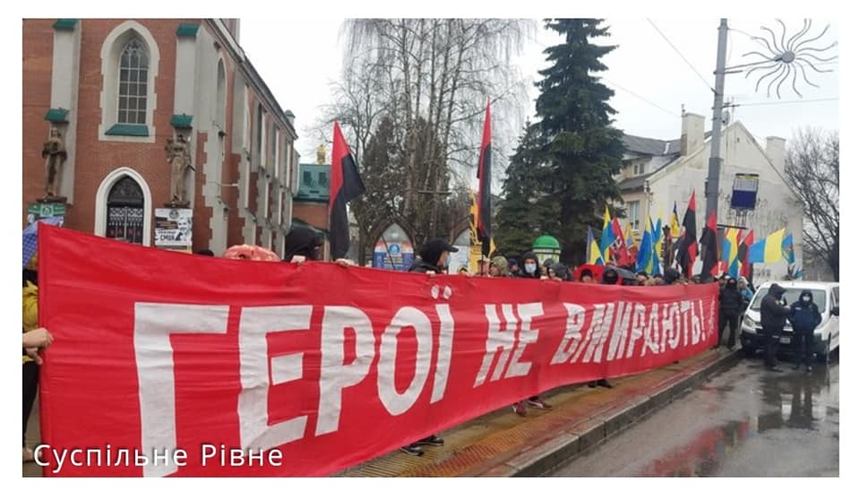 Погода не завадила провести ходу з нагоди Дня Добровольця у Рівному Погода не завадила провести ходу з нагоди Дня Добровольця у Рівному