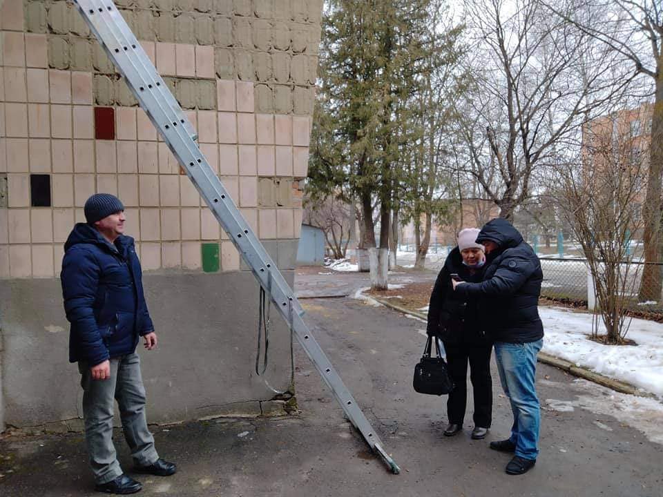 Староста Квасилова з проектантами проінспектувала амбулаторію