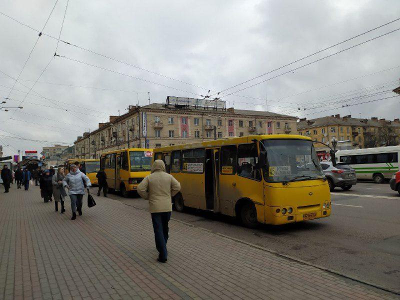У Рівному водій маршутки рушив не чекаючи коли з салону вийде дитина