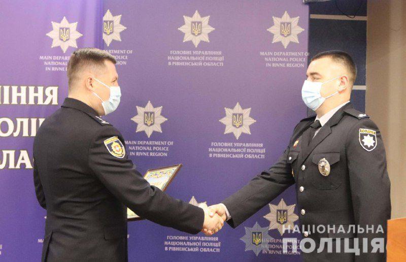 На Рівненщині за оперативність та професійні дії у розкритті тяжкого злочину нагородили двох поліцейських