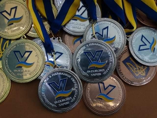 13 медалей привезли Рівненські плавці з Харкова (фото)