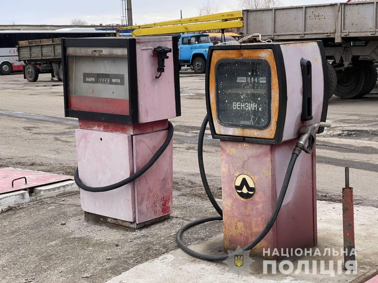 Поліцейські виявили на Рівненщині підпільні автозаправки Поліцейські виявили на Рівненщині підпільні автозаправки
