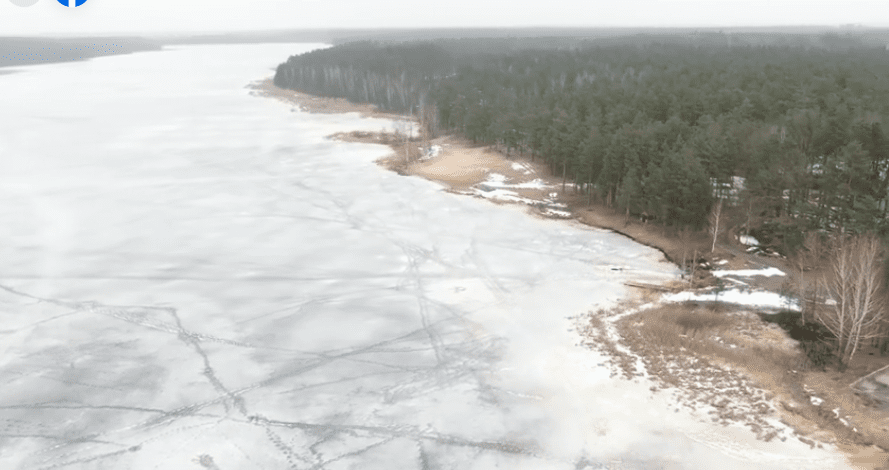 Рятувальники за допомогою квадрокоптера моніторять ситуацію з підтопленням на півночі Рівненщини