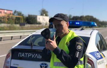 На Рівненщині додались ділянки, на яких патрульні вимірюють швидкість автомобілей
