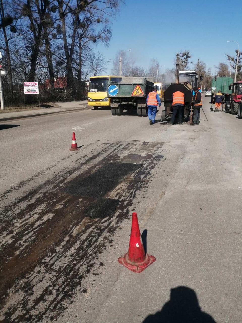 Працівники Рівненського ШЕУ ліквідують ямковість на дорогах