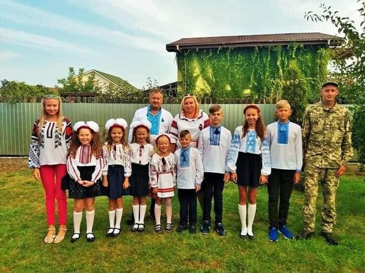 Коронавірус залишив повними сиротами 12 дітей багатодітної родини