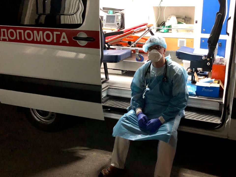 Рівненський лікар дякує уряду, що не змусили нас на вулиці носити маски