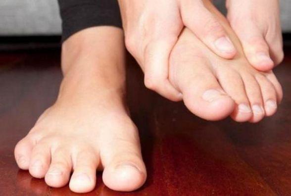 Чому вночі судомить ноги