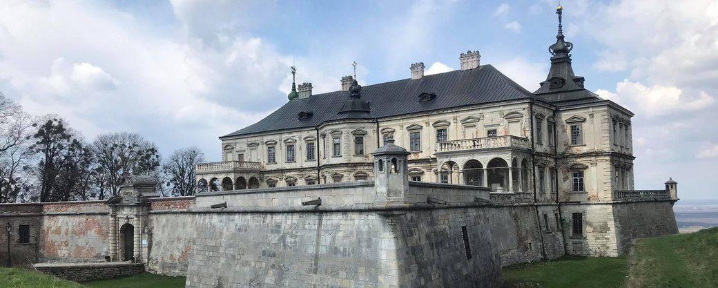 На Львівщині туристів запрошують на прогулянки поблизу історичних замків