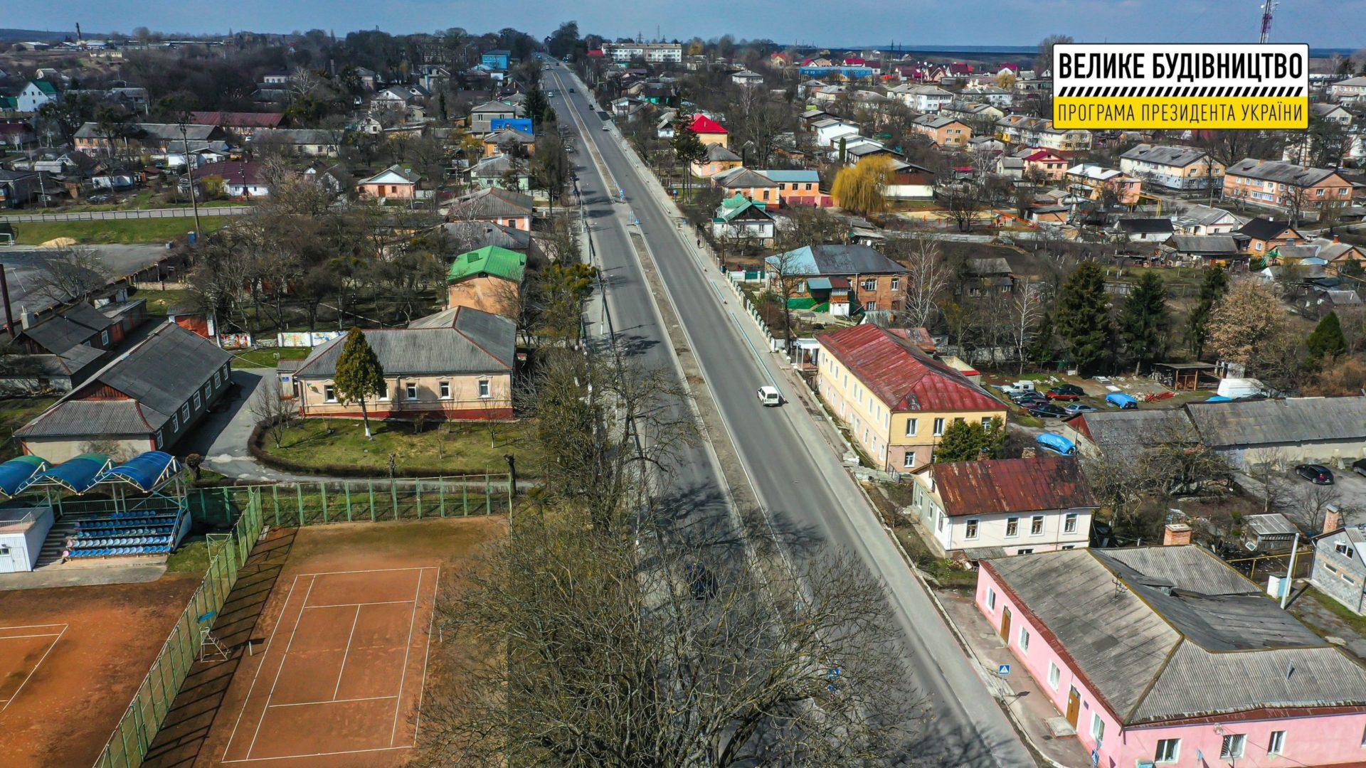 В Острозі відновлюють важливу центральну дорогу