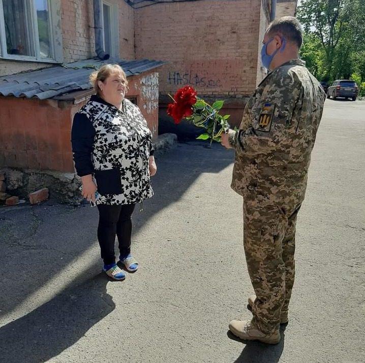 Рівнян закликають приєднатися до проєкту “Вшануй маму Захисника”