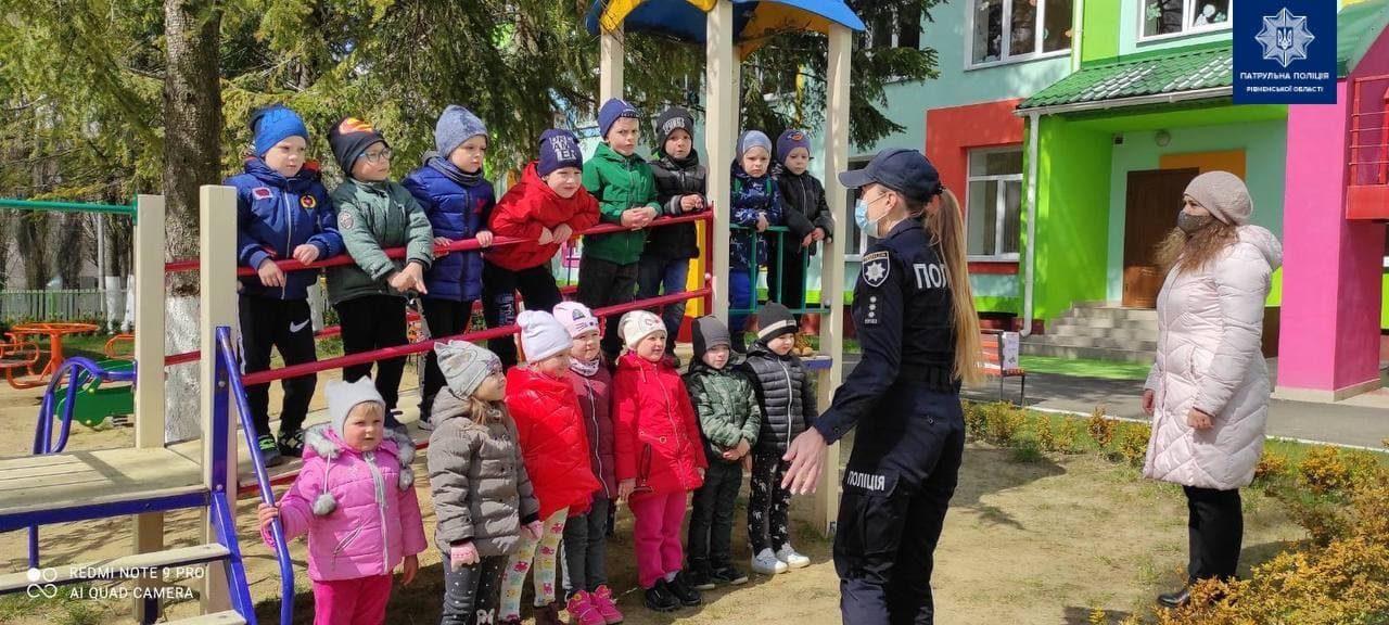Інспектори зв’язків з громадськістю відновили зустрічі з дітьми