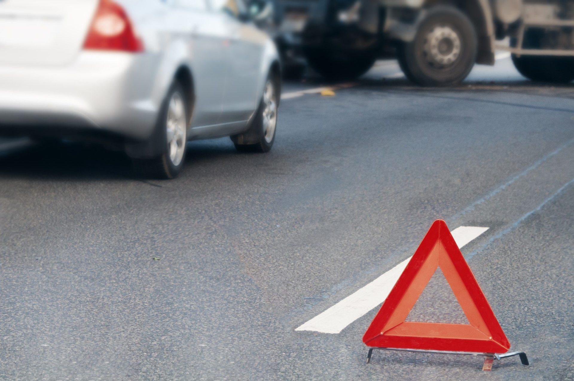 На центральній вулиці міста Рівне аварія за участю мотоцикліста(ВІДЕО)