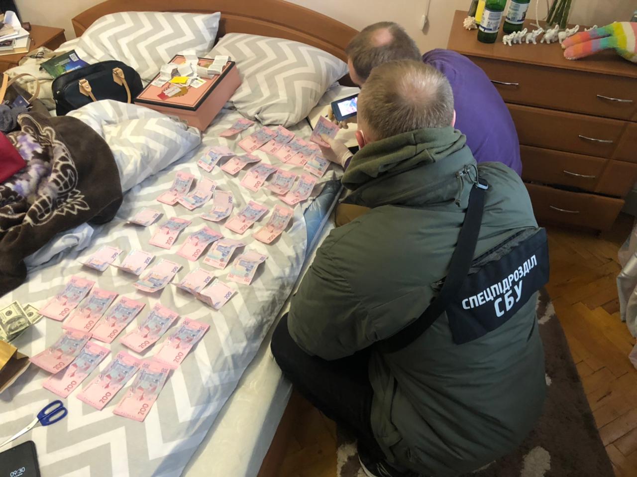 Правохоронці на Рівненщині блокували канал збуту фальшивої валюти