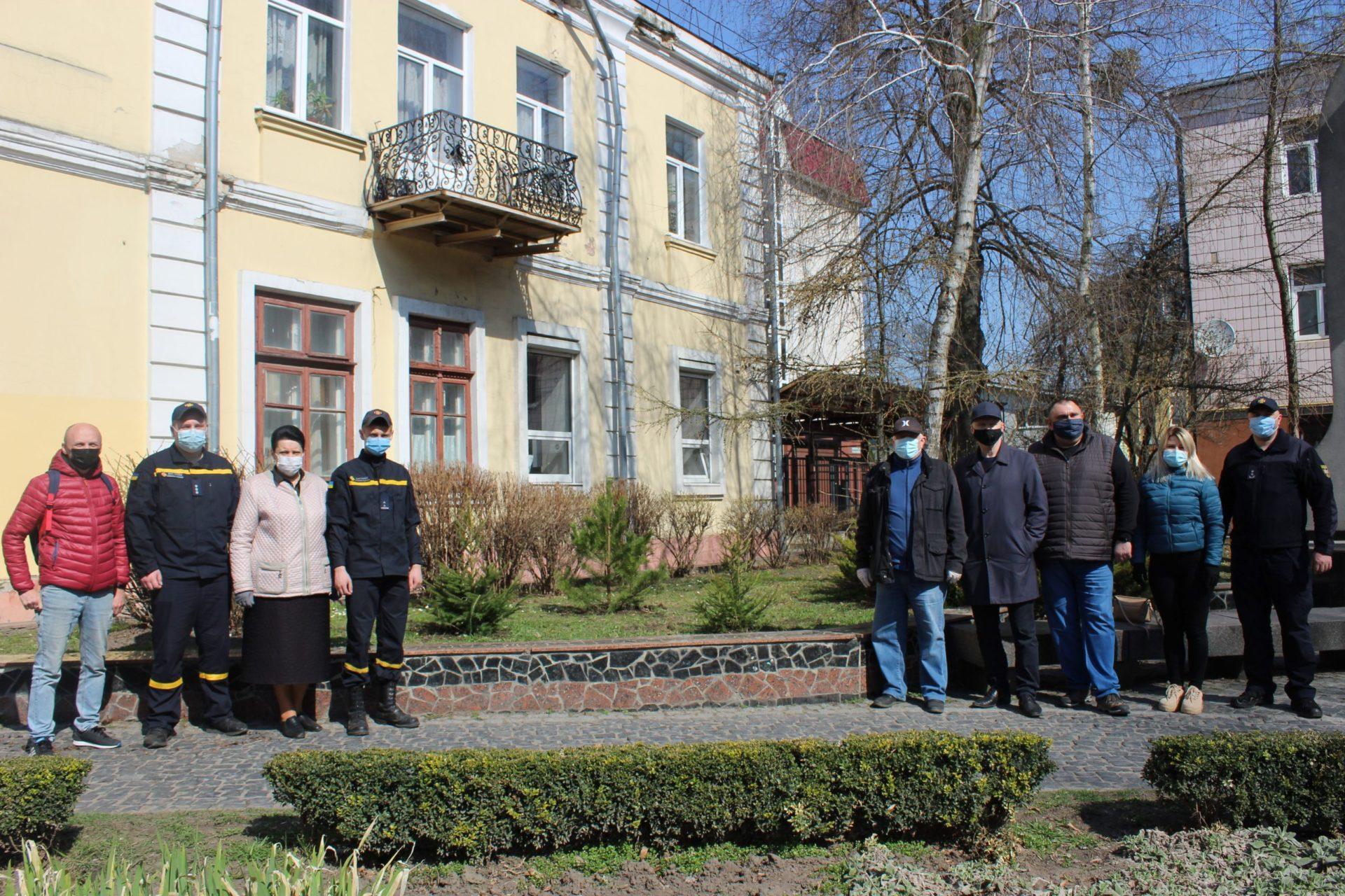 У Рівному біля майбутнього меморіалу загиблим Героям висадили алею ялин