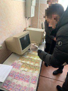 Хабар за видачу свідоцтва про якість добрив – на Рівненщині судитимуть посадовицю Хабар за видачу свідоцтва про якість добрив – на Рівненщині судитимуть посадовицю