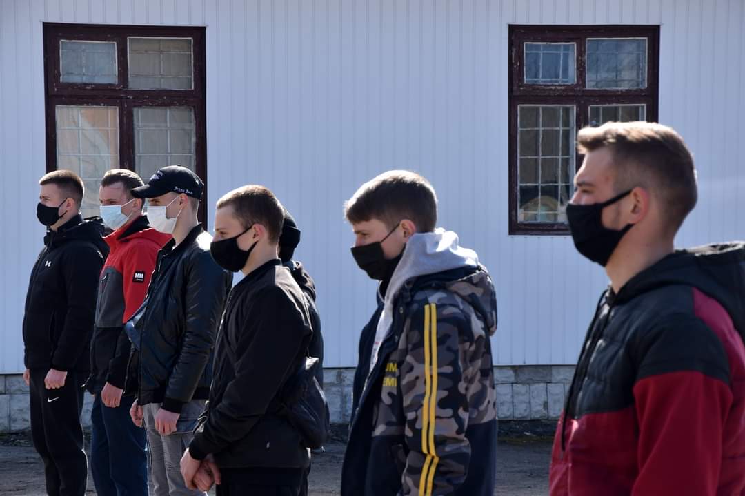 До лав Збройних сил України провели юнаків з Гощанської громади