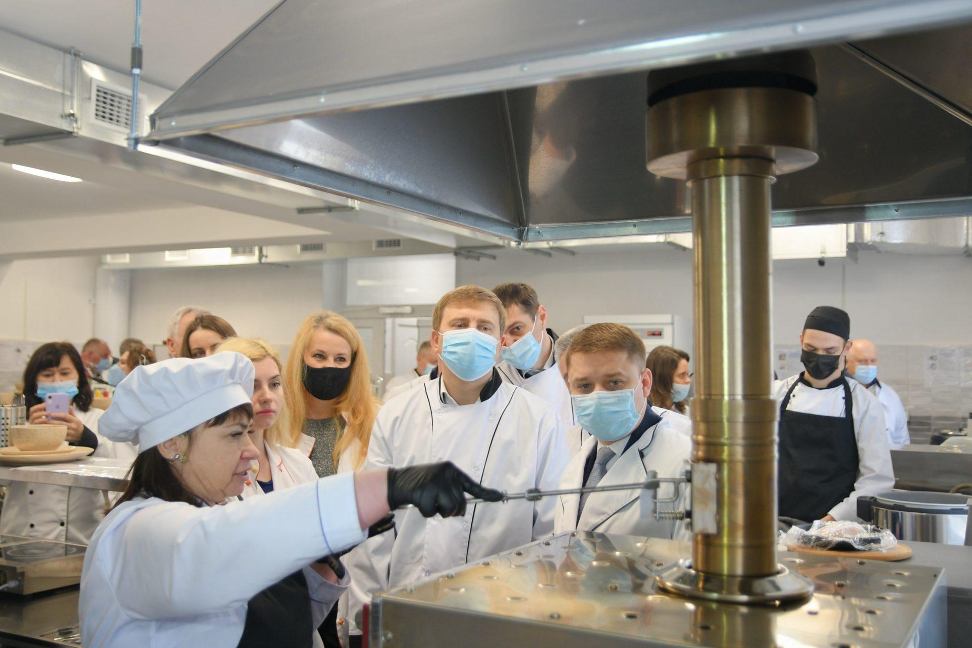 Рівненщина взяла курс на модернізацію профтехосвіти Рівненщина взяла курс на модернізацію профтехосвіти