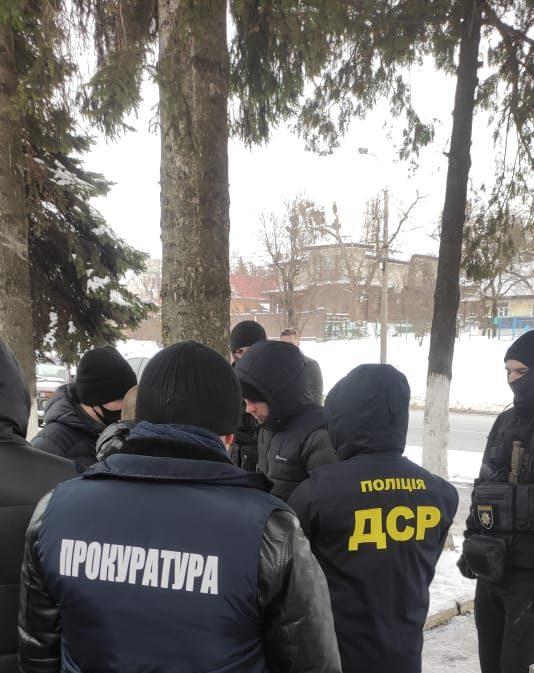 Хабар за безперешкодну торгівлю раками – судитимуть посадовця