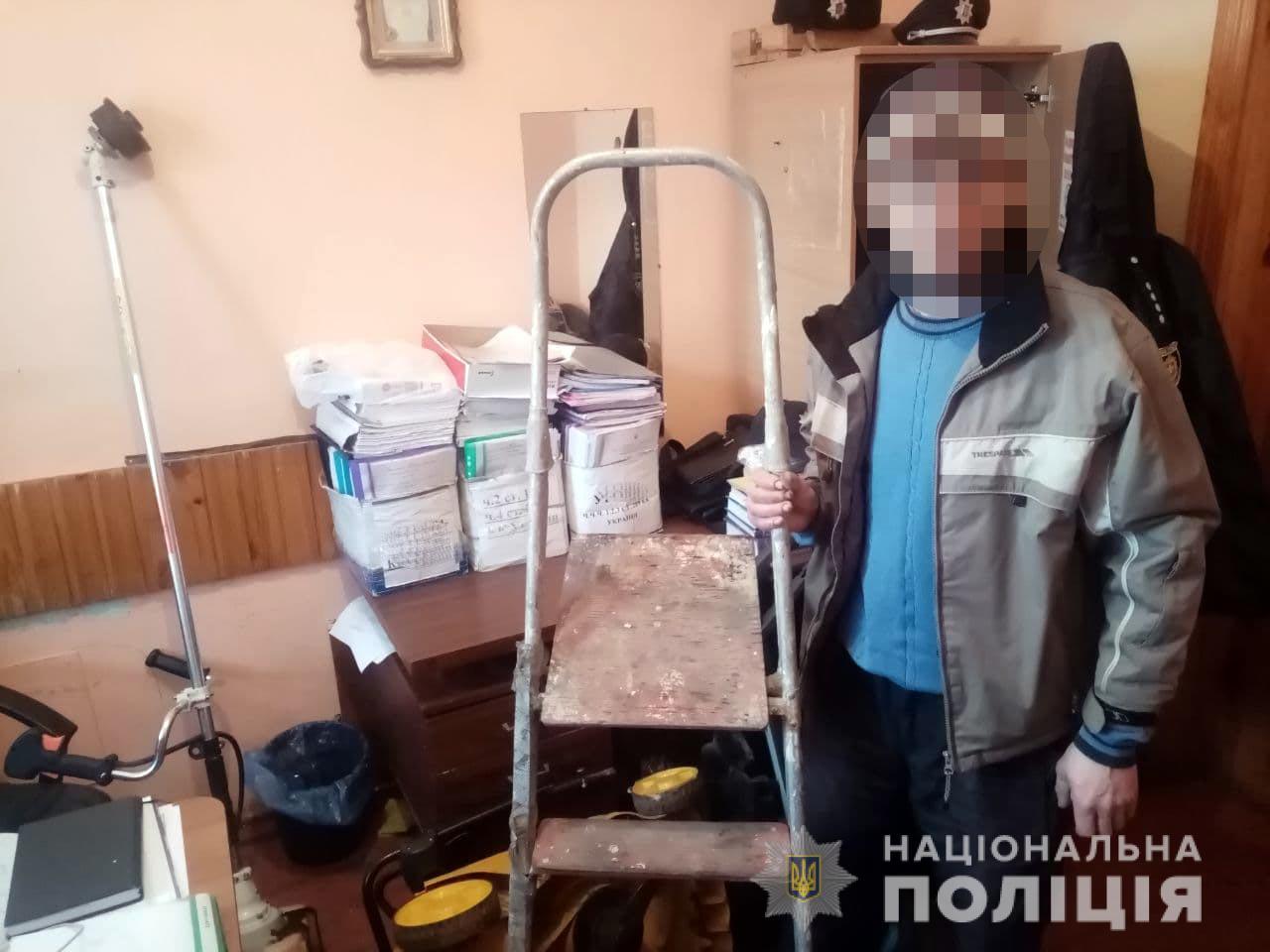 Рівнянин за 2 тижні тричі «навідувався» до чужого гаража і виносив майно