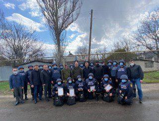 Віталій Коваль вручив відзнаки рятувальникам, які відновлюють зруйновані будинки на Донеччині Віталій Коваль вручив відзнаки рятувальникам, які відновлюють зруйновані будинки на Донеччині