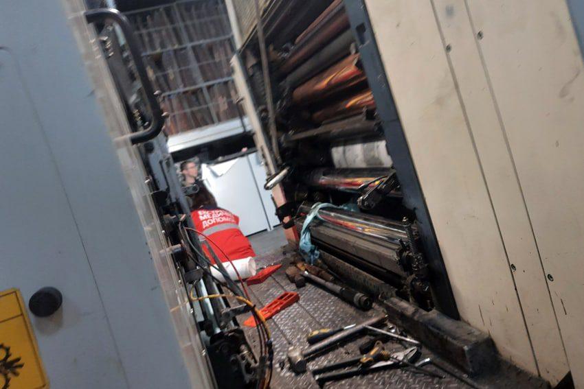 Надзвичайники вивільнили руку чоловіка, яку затисло у друкарському верстаті