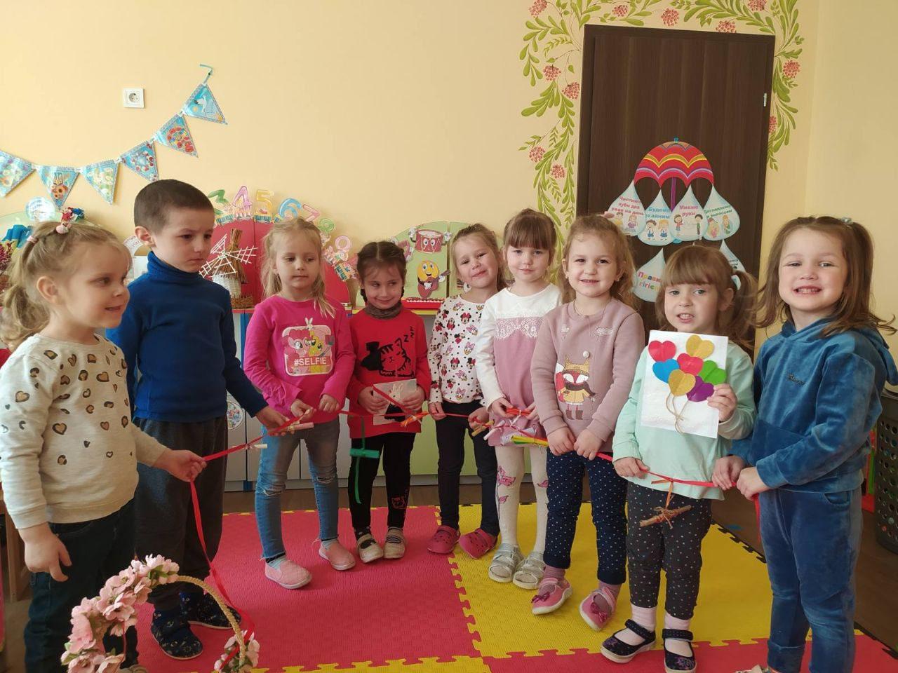 Малюки з Рівного стали благодійниками для пацієнтів онкоцентру (ФОТО)