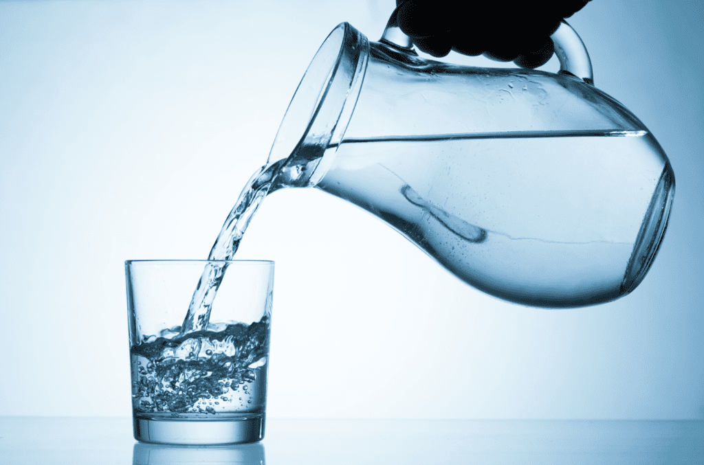 Чому радять пити два літри води в день?