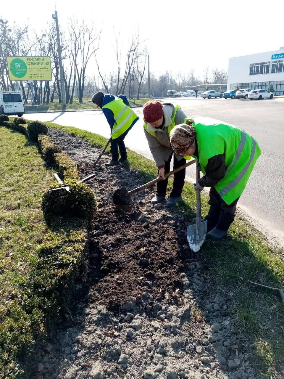 У Рівненській територіальній громаді продовжуються роботи з благоустрою У Рівненській територіальній громаді продовжуються роботи з благоустрою