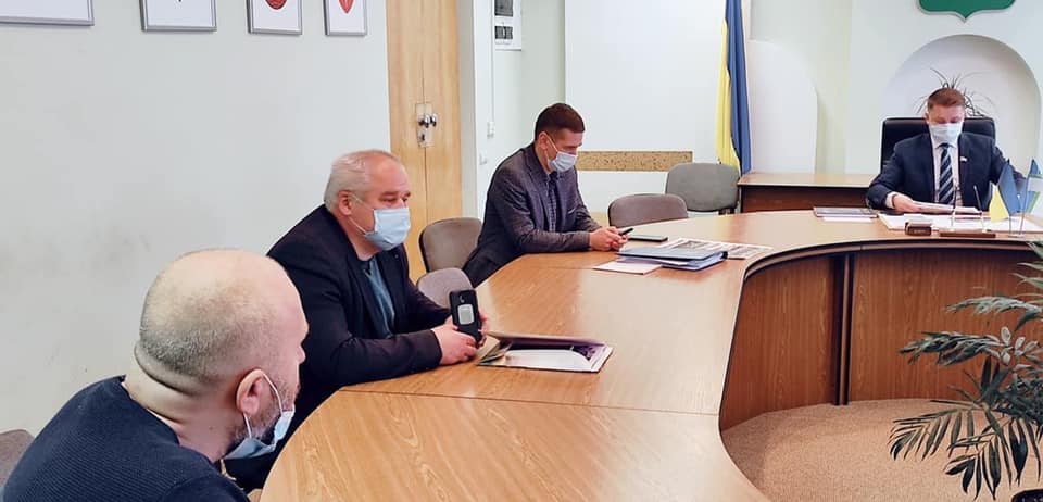 Міський голова Рівного провів зустріч з власниками приміщень по вулиці Чорновола 17