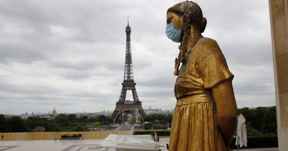 Кількість щоденних COVID-випадків у Франції впала до мінімуму 2021 року Кількість щоденних COVID-випадків у Франції впала до мінімуму 2021 року