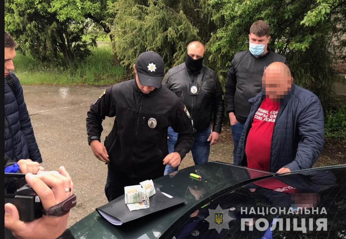 Житель Рівненщини планував повернути права за хабар