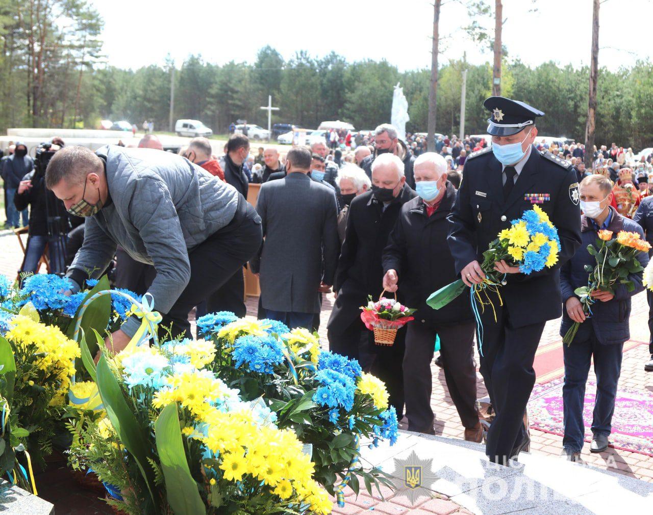 На Рівненщині поліцейські долучилися до заходів із вшанування загиблих у битві під Гурбами 