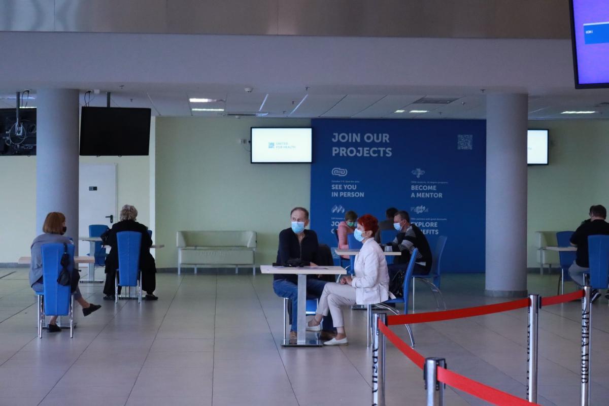 На вихідних центри вакцинації працюватимуть в Рівному та ще у 13 регіонах України