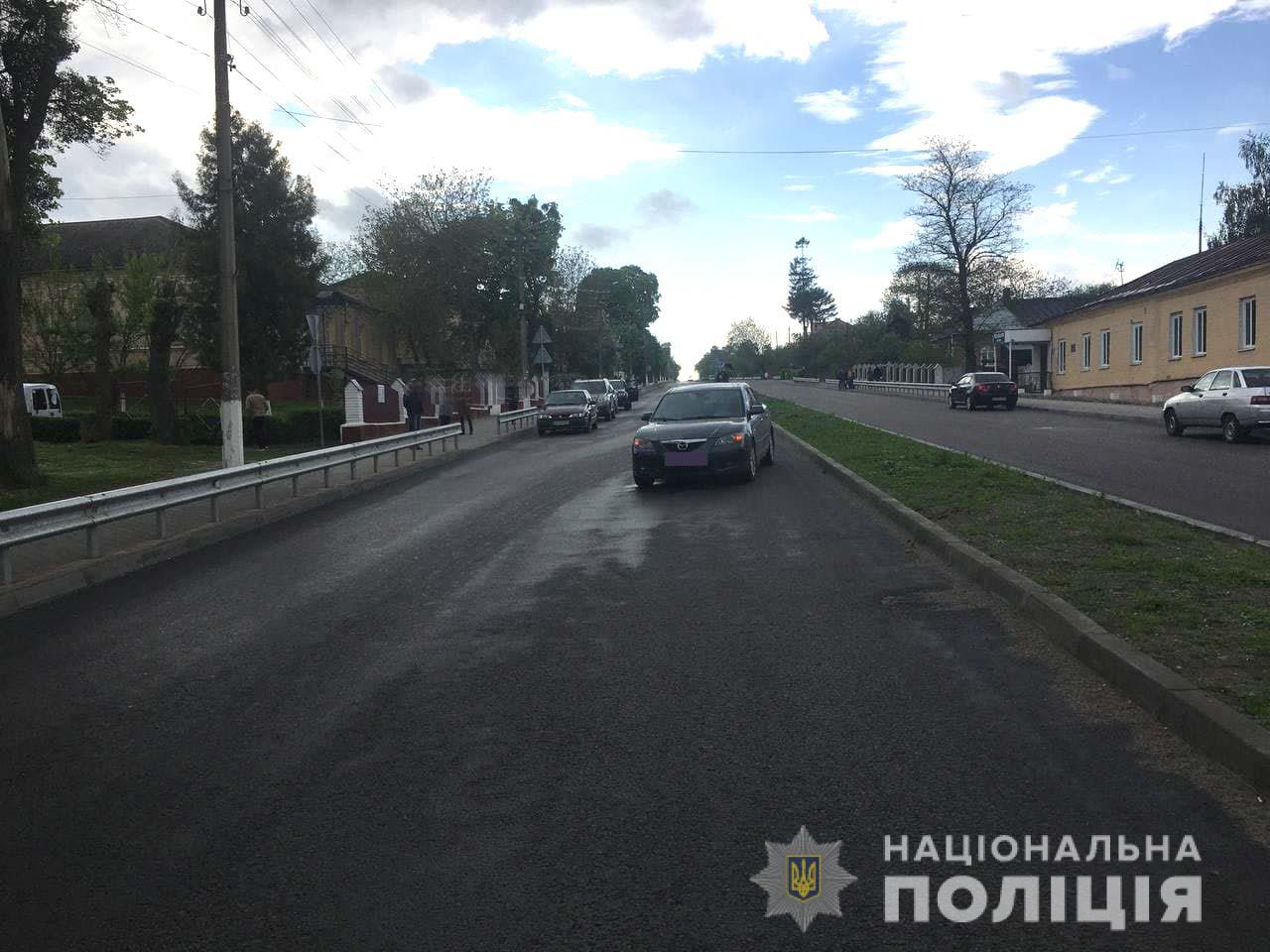 В острозі під колеса легковіка потрапила дитина