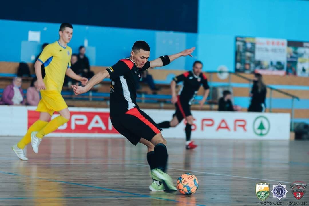 Рівненські футзалісти впевнено перемогли лучан