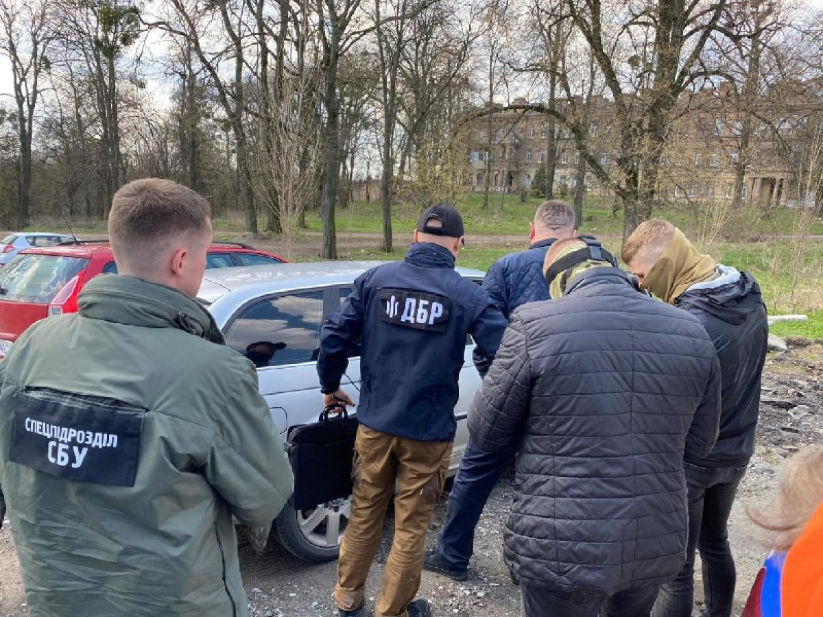 Поліцейського з Рівненської області судитимуть за хабар