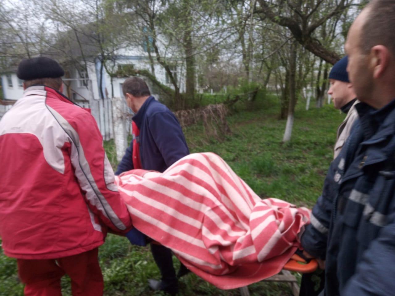 На Рівненщині жінка впала в колодязь