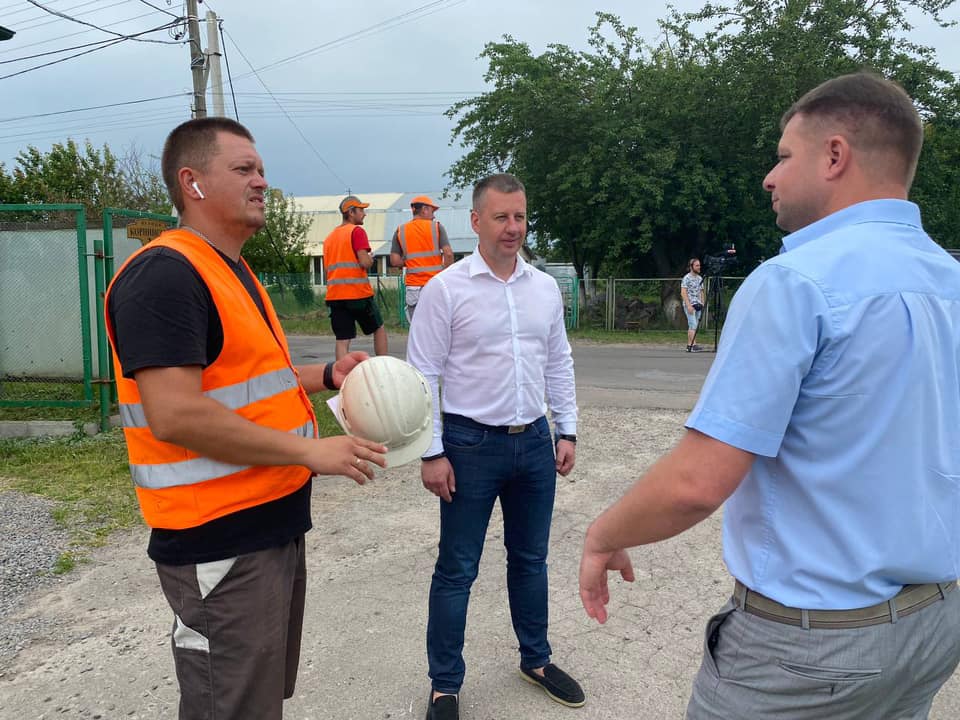 У Новому дворі замінюють електроопори