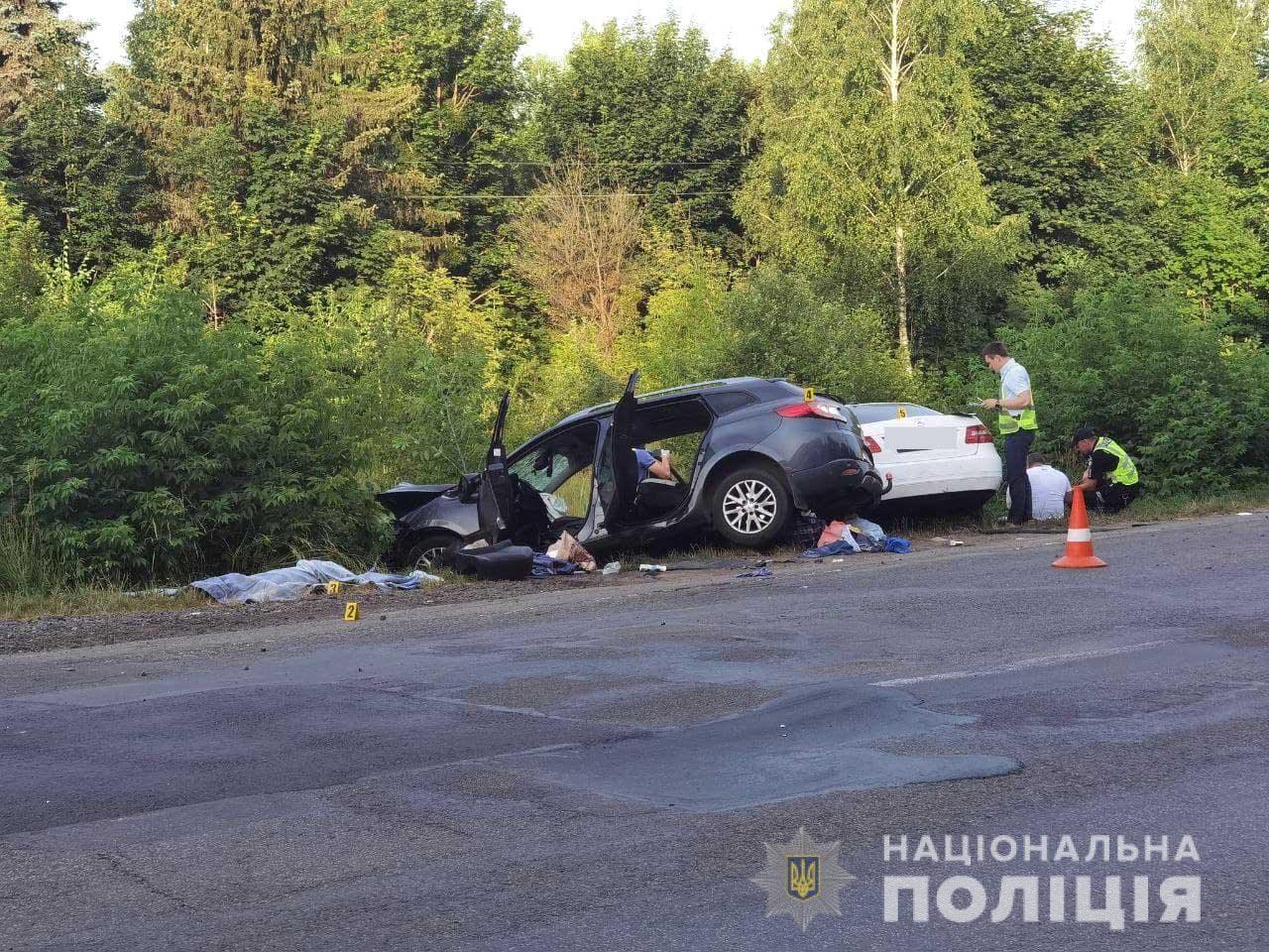 Поліцейські розслідують смертельну автопригоду у Рівненському районі