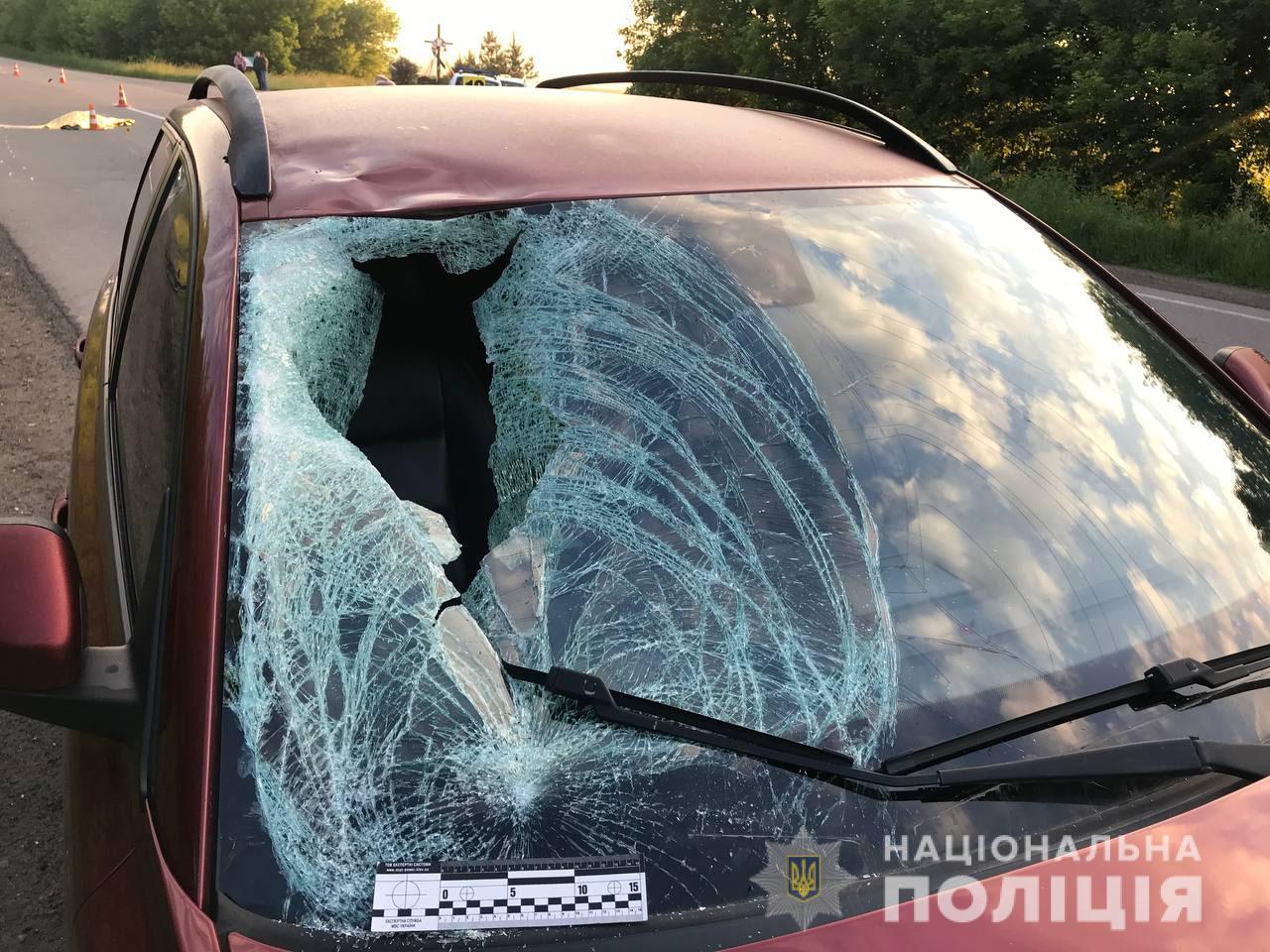 Поліцейські встановлюють особу загиблого у ДТП біля Рівного велосипедиста