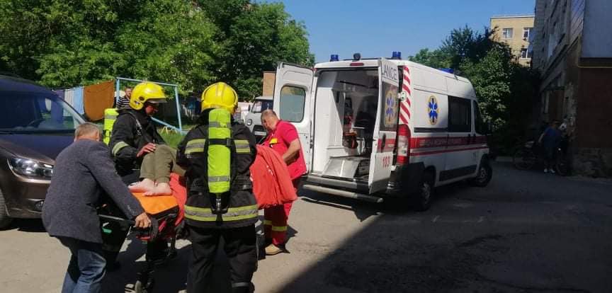 На Рівненщині жінка ледве не згоріла у своїй квартирі