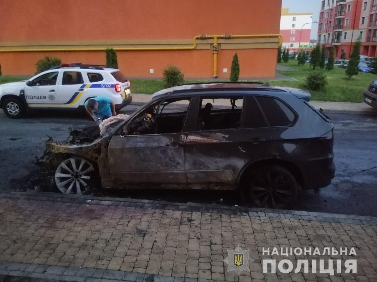 Власниця спаленого BMW 74-річна рівнянка
