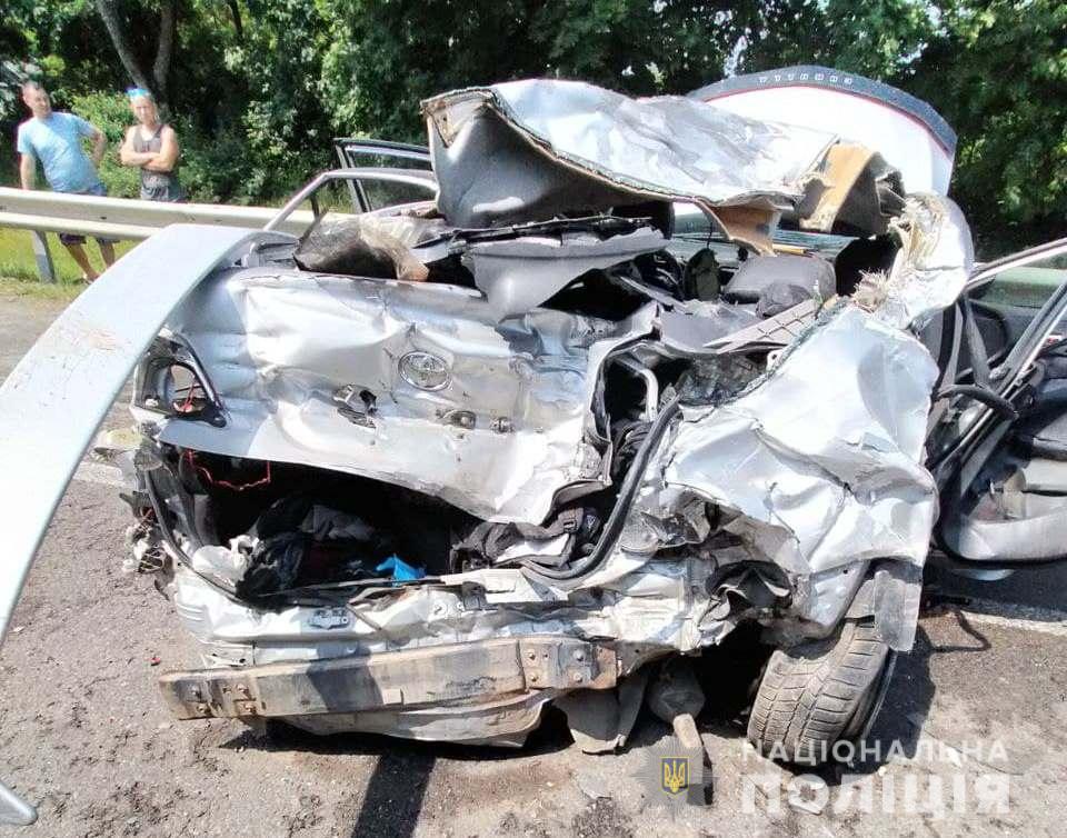 На Рівненщині легковик зі студентами зіткнувся з вантажівкою