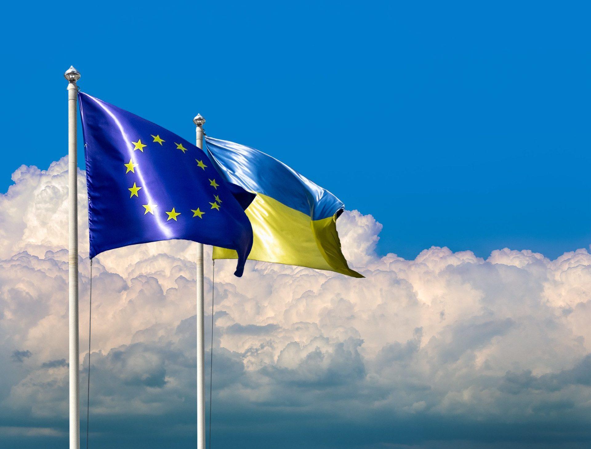 Прем’єр повідомив про план домовитися з Євросоюзом про 5 “безвізів”