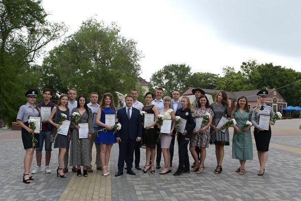 Мер Рівного нагородив активну молодь