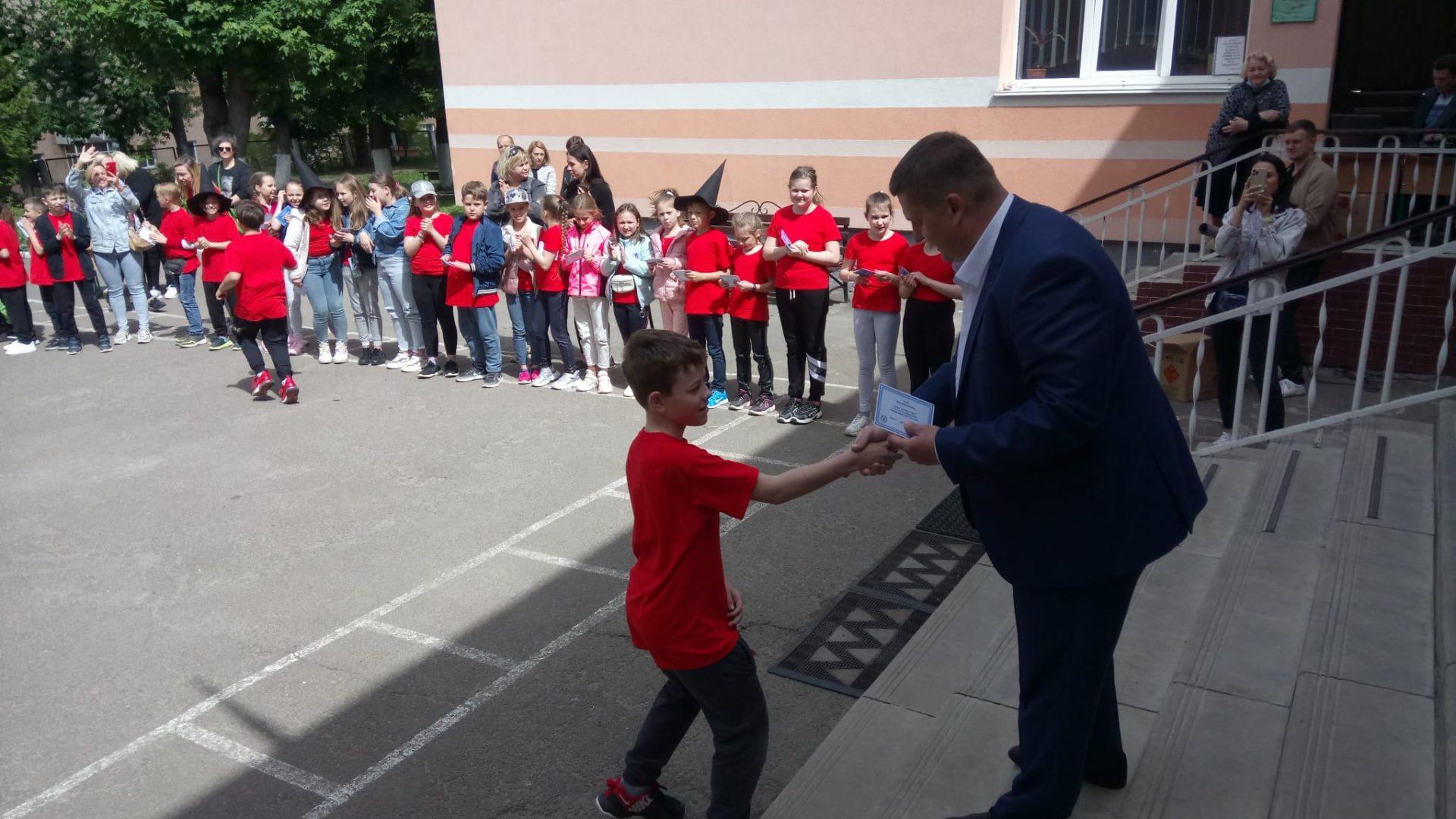 Гарі Поттер і злий чаклун: у Рівненському ліцеї організували нетрадиційне свято останнього дзвоника (ФОТО)