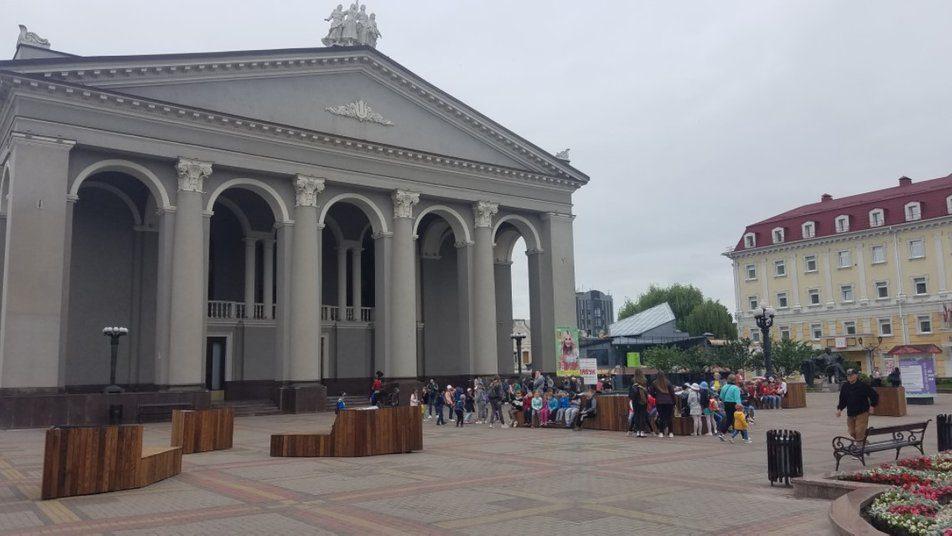 Місто Рівне серед бетону чи серед квітів