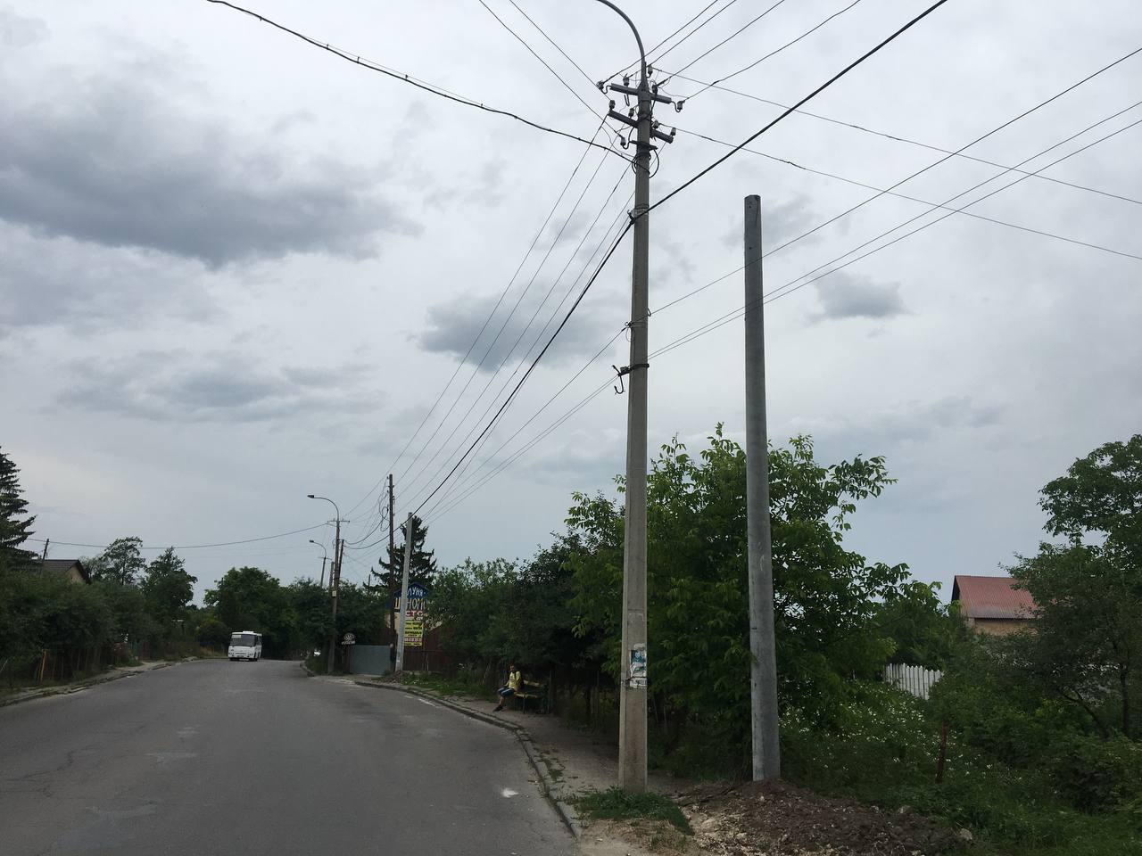 У Новому дворі замінюють електроопори
