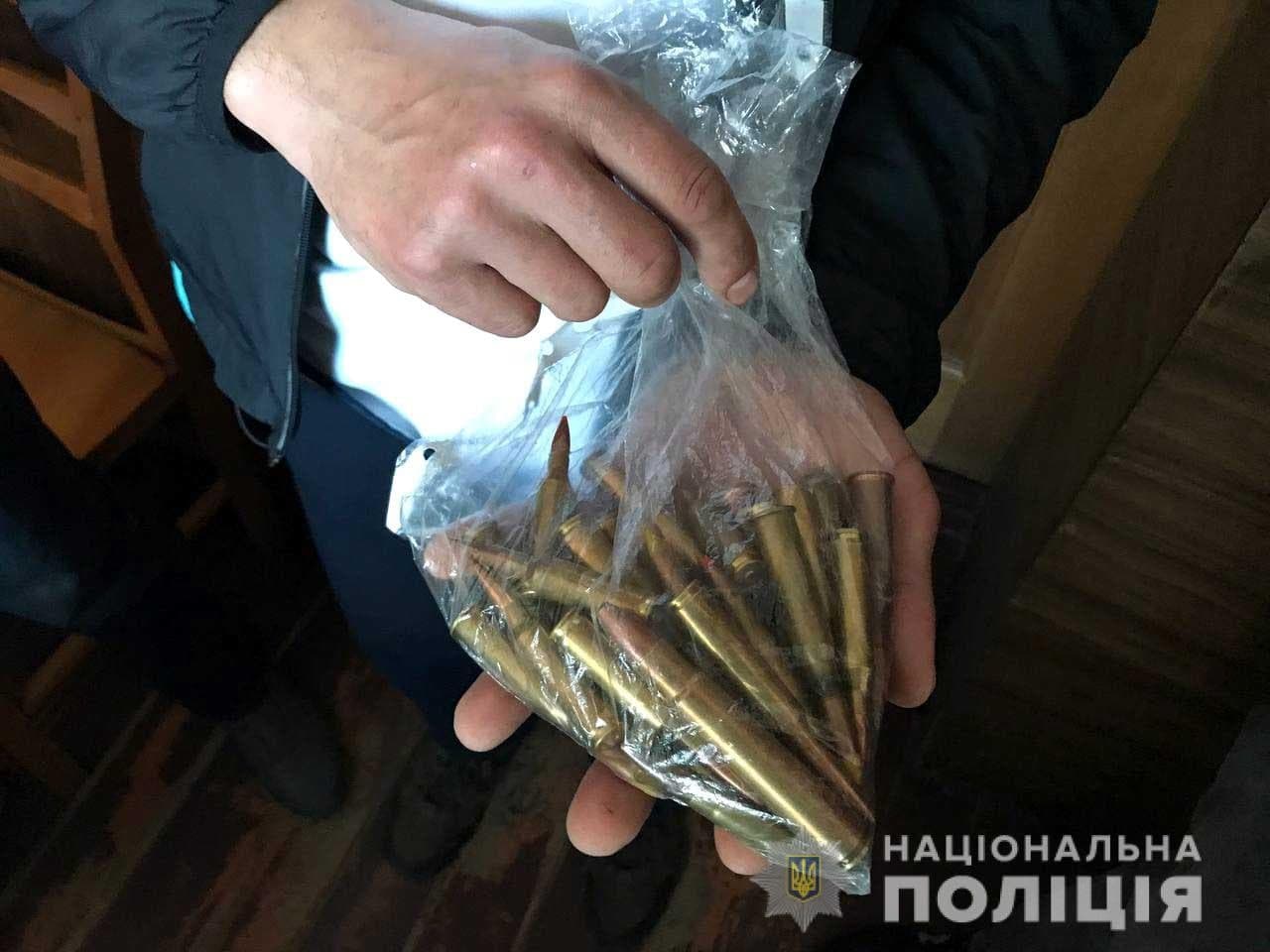 Майже 100 патронів та дві тротилові шашки вилучили поліцейські Рівненщини за добу
